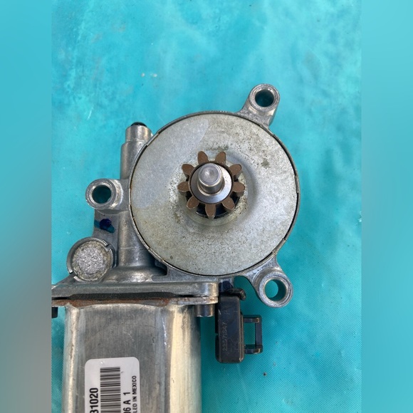 1992-2000 Cadillac ELDORADO right passenger window motor OEM dealer GM - Picture 3 of 8